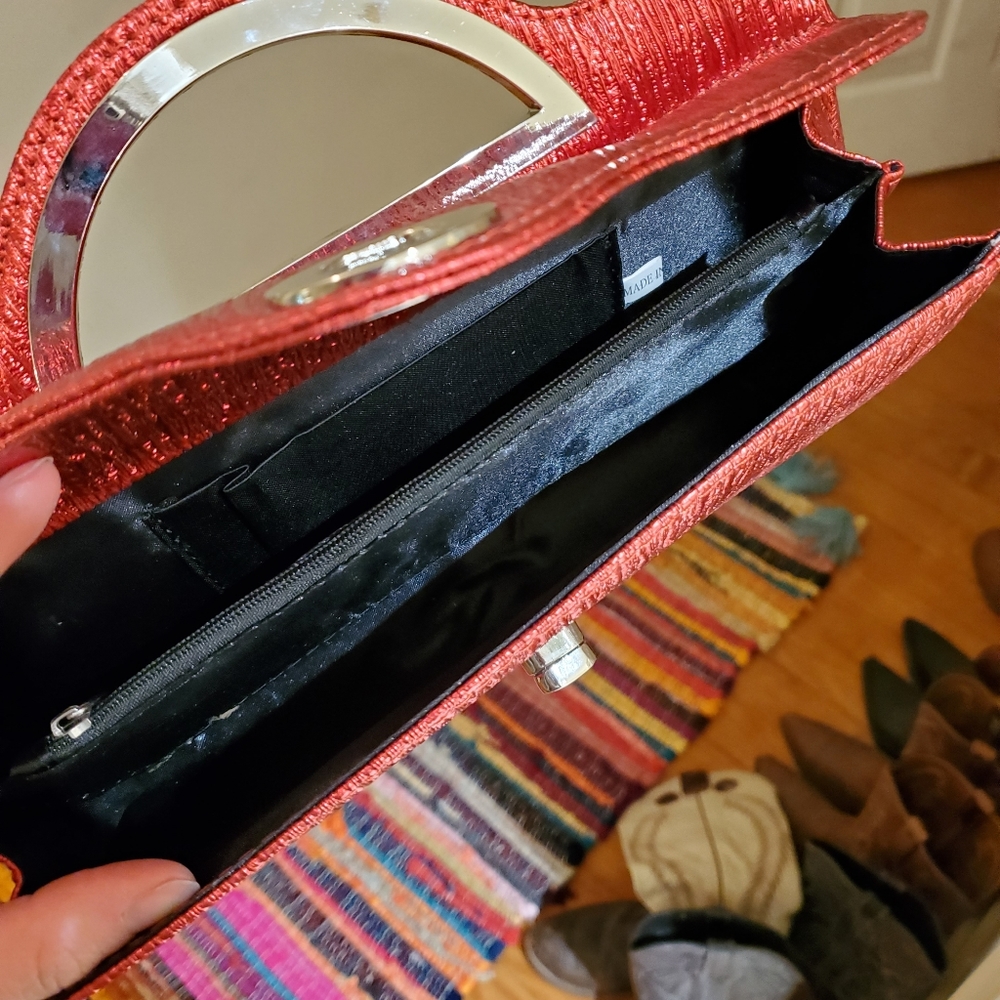 Red clutch - Picture 3 of 4